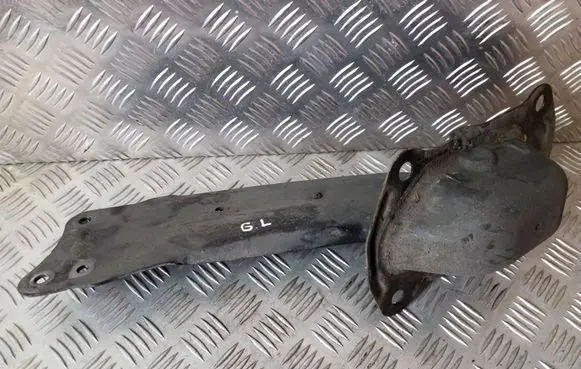 Rear control arm