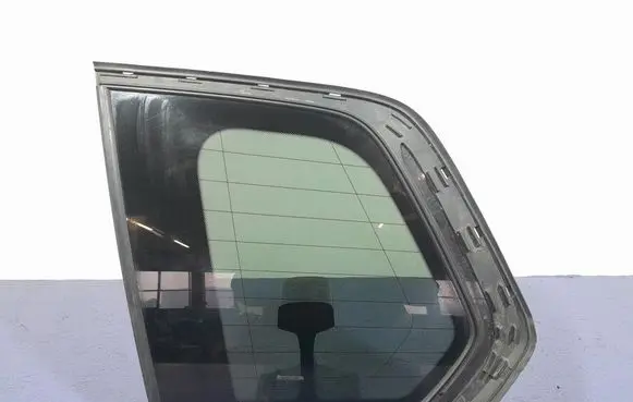 BMW X7 G07 Rear side window 7444115