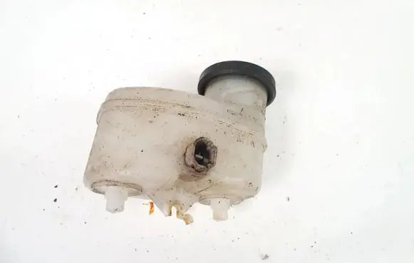 Toyota Camry Brake fluid reservoir 20230