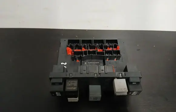 Volkswagen PASSAT B6 Comfort/convenience module H37S1301 3C0937049J F005V00530