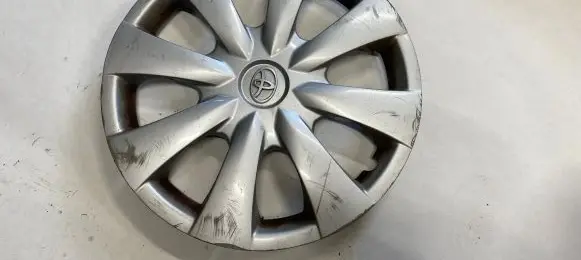 Toyota Avensis T250 R15 wheel hub/cap/trim 4262102060 4262102140