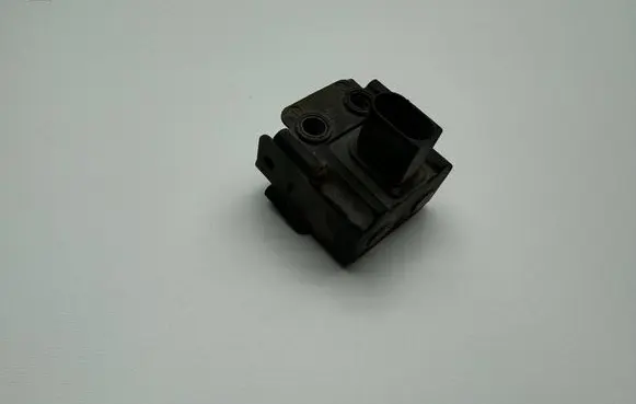 BMW 5 E60 E61 Air suspension valve block 