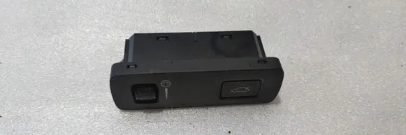 Volvo XC60 Tailgate/boot open switch button 31376510