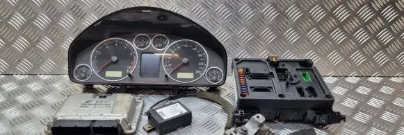Seat Alhambra (Mk1) Engine ECU kit and lock set 06A906032GT 0261207354 7M7920840K