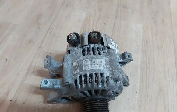 Toyota Urban Cruiser (XP110) Generator/alternator 27060-47050