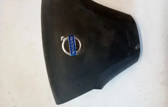 Volvo C30 Steering wheel airbag 8623347 L3812L0490342