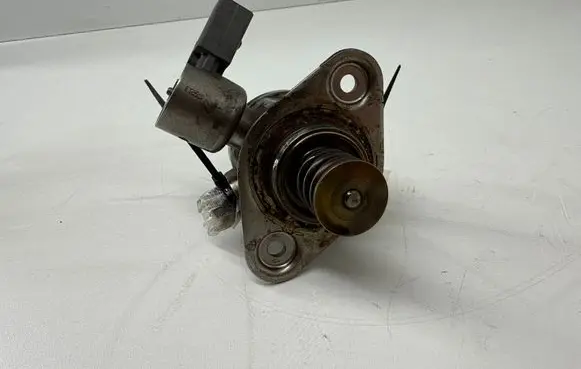 BMW 5 F10 F11 Fuel injection high pressure pump 7595339