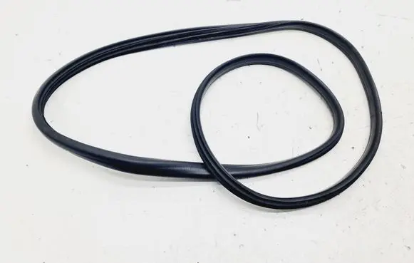 Renault Clio IV Rear door rubber seal (on body) 