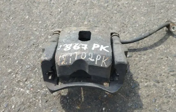 Toyota RAV 4 (XA20) Front brake caliper