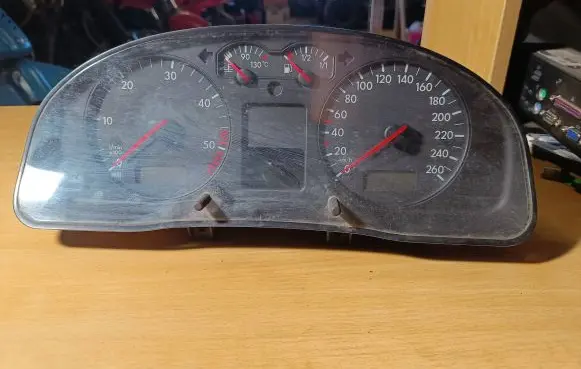 Volkswagen PASSAT B5 Speedometer (instrument cluster) 3B0920822A 0263623024