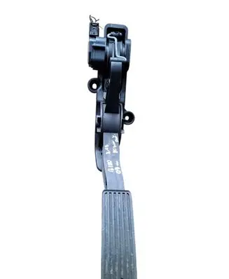 Mercedes-Benz B W245 Accelerator throttle pedal A1693000104