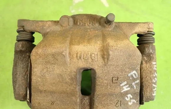 Nissan X-Trail T31 Front brake caliper