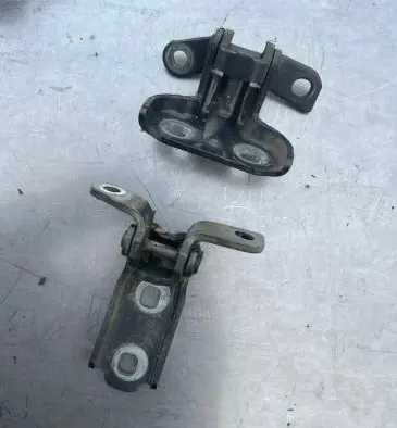 Rear door hinge set
