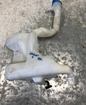 Honda Insight Windshield washer fluid reservoir/tank