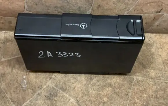 Mercedes-Benz SL R230 CD/DVD changer A2208274642