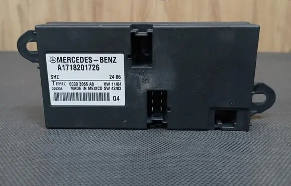 Mercedes-Benz SLK R171 Seat heating relay 1718201726 A1718201726