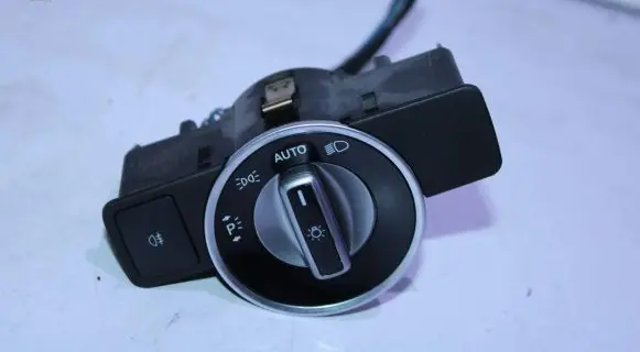 Mercedes-Benz CLA C117 X117 W117 Headlight level height control switch