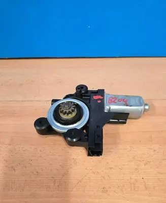 Volvo S80 Front door window regulator motor WR12290 080802 970714101