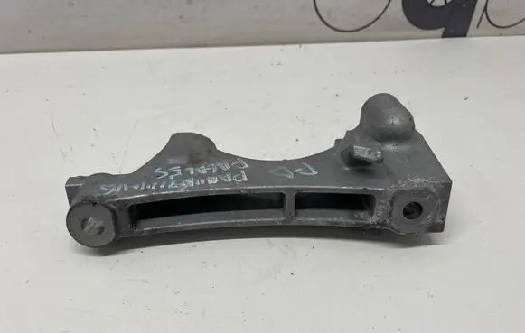 Toyota RAV 4 (XA50) Engine mount bracket 