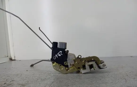 Honda HR-V Front door lock 