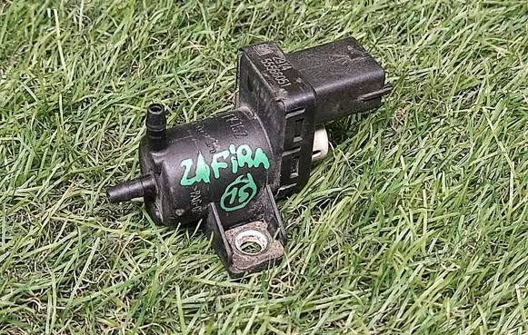 Opel Zafira C Vacuum valve 55566051