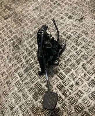 Mercedes-Benz CLA C117 X117 W117 Clutch pedal 2462900619 A2462900619