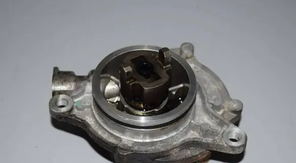 BMW 5 E60 E61 Vacuum pump 7791232