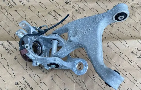 Audi A5 8T 8F Stub axle 