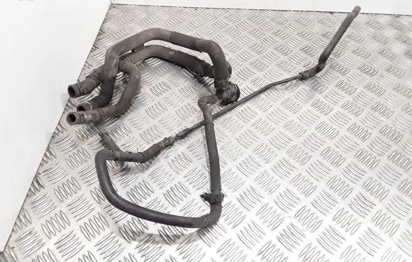 Volkswagen Golf V Engine coolant pipe/hose