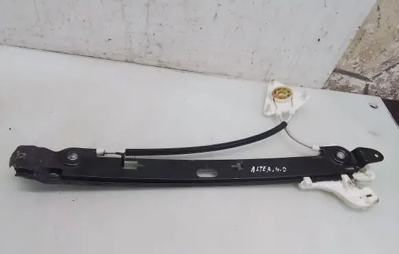 Seat Altea XL Rear window lifting mechanism without motor