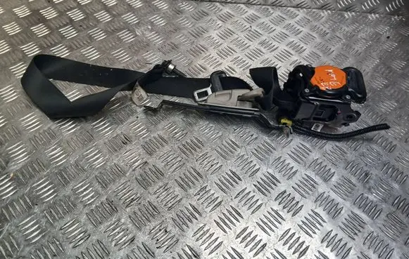 Nissan Note (E12) Front seatbelt
