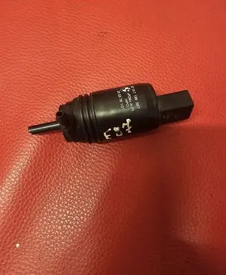 BMW 1 E81 E87 Windshield washer spray nozzle 67127199567 23537610