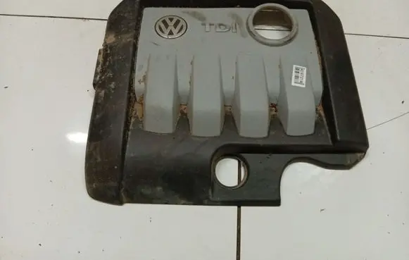Volkswagen Golf V Engine cover (trim) 03G103925AN