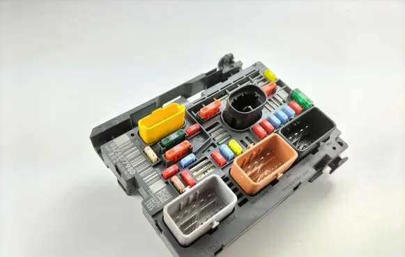 Citroen Berlingo Fuse box set 9675877980