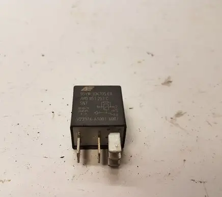 Volkswagen PASSAT B6 Other relay 7M0951253C