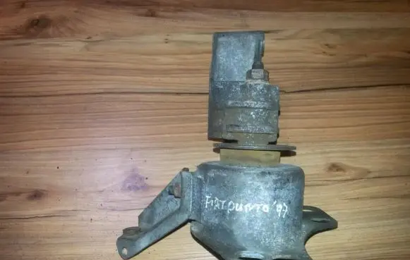 Fiat Punto (176) Engine mount bracket