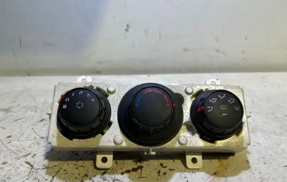 Renault Master III Climate control unit 275700007R 021898