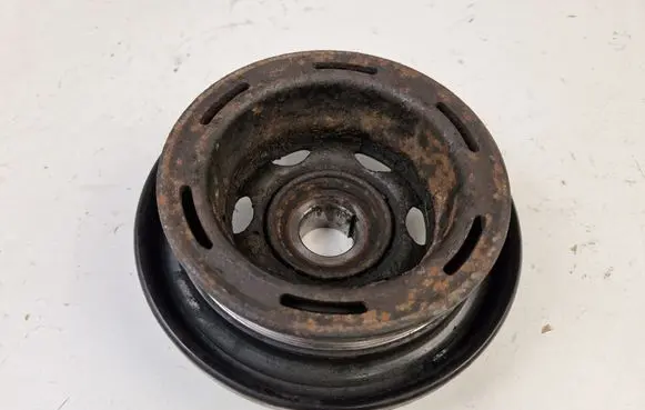 Mercedes-Benz Vito Viano W639 Crankshaft pulley A6110300503