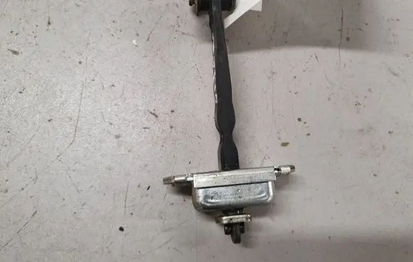 Nissan Qashqai Front door check strap stopper
