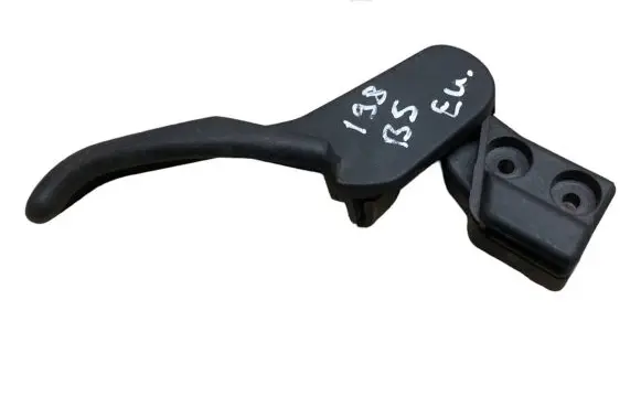 Volkswagen PASSAT B5 Engine bonnet (hood) release handle 3B1823533