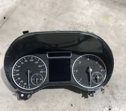 Mercedes-Benz A W176 Speedometer (instrument cluster) A1769008601