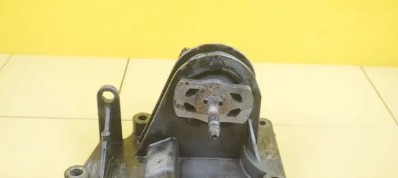 Fiat 500 Engine mounting bracket 013A236 312A2000