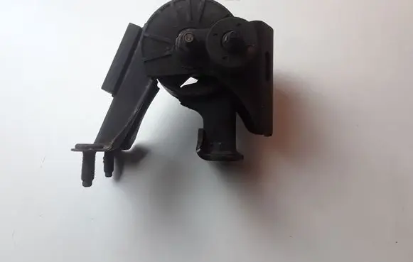 Engine mount bracket