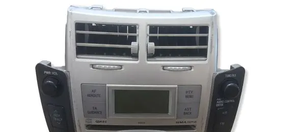 Toyota Yaris Radio/CD/DVD/GPS head unit 861200D211