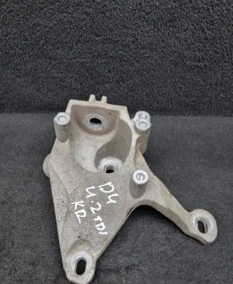 Gearbox mounting bracket
