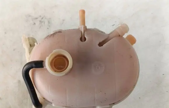 Coolant expansion tank/reservoir
