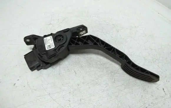 Volvo S60 Accelerator throttle pedal 31329062