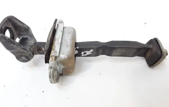 Skoda Octavia Mk2 (1Z) Rear door check strap stopper