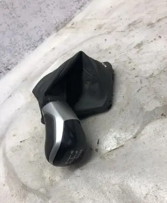 Volkswagen Touran III Gear lever shifter trim leather/knob