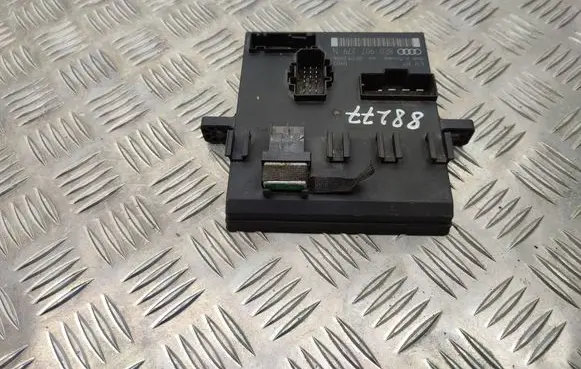 Audi A4 S4 B7 8E 8H Comfort/convenience module 8E0907279N